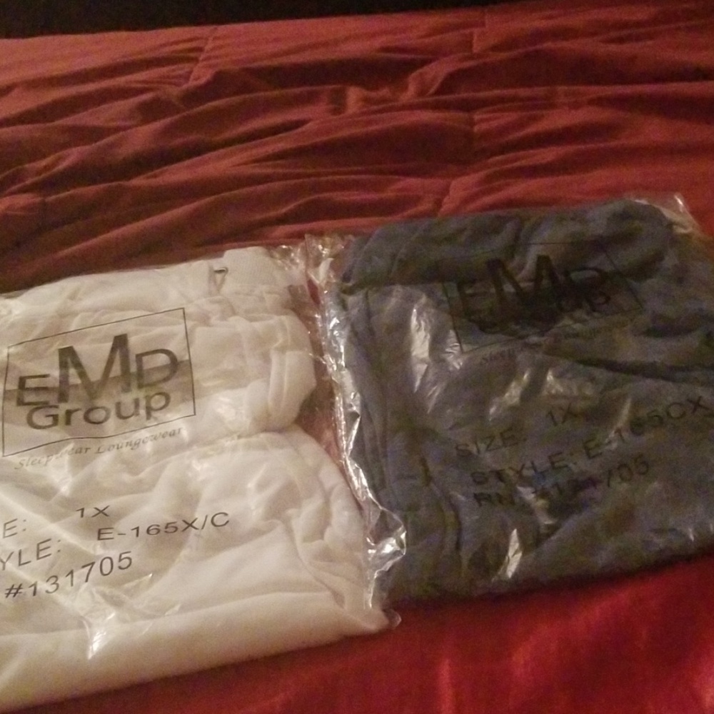 WOMEN'S EMD GROUP SIZE 1X JOGGING CAPRIS BL.& WH!!